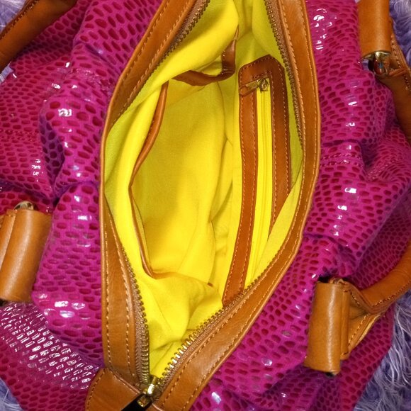 Beautiful Raspberry Bag - Picture 6 of 7